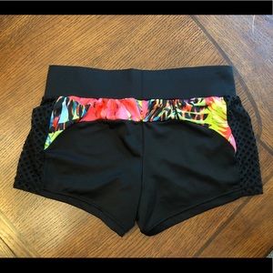 Size large booty workout shorts